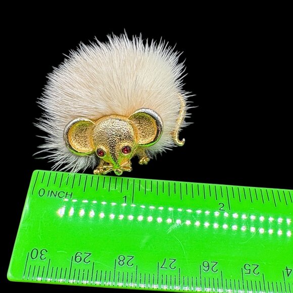 Vintage Gold Tone and Cream Mink Fur Mouse Brooch Red Rhinestone Eyes - Picture 4 of 4